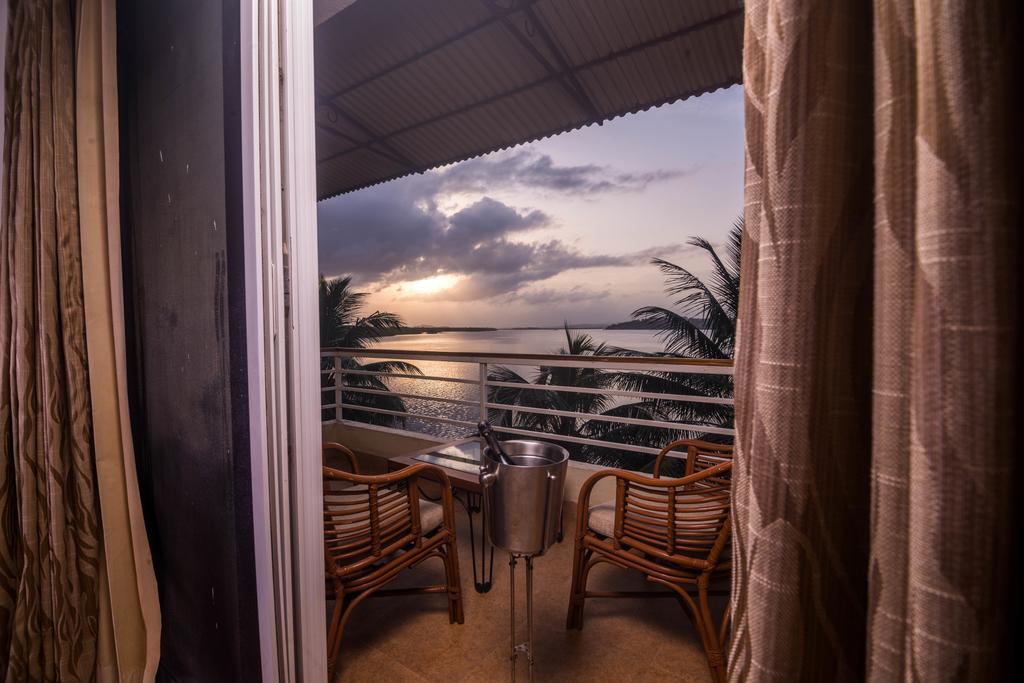 Deltin Palms Riverfront Panaji Exteriör bild