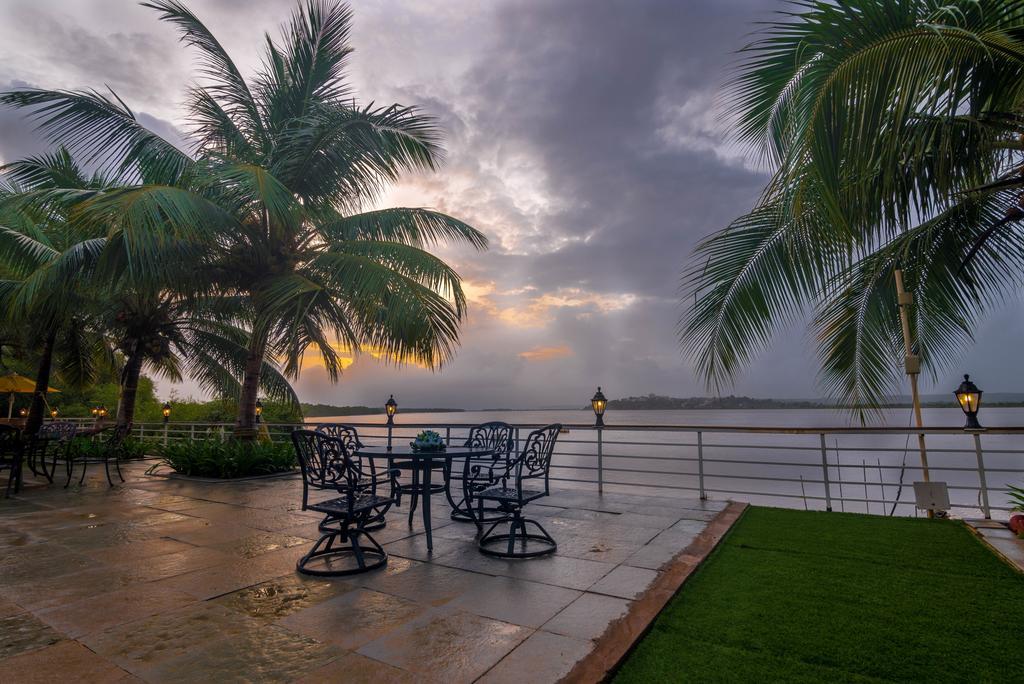 Deltin Palms Riverfront Panaji Exteriör bild